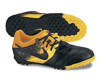 Bomba Nike   In Soccer Shoes 2013 14-4y   36